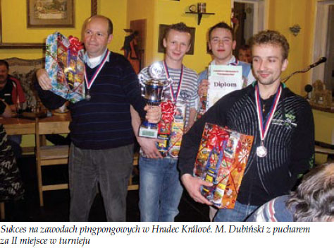 Sukces na zawodach pingpongowych w Hradec Králové. M. Dubiński z pucharem za II miejsce w turnieju